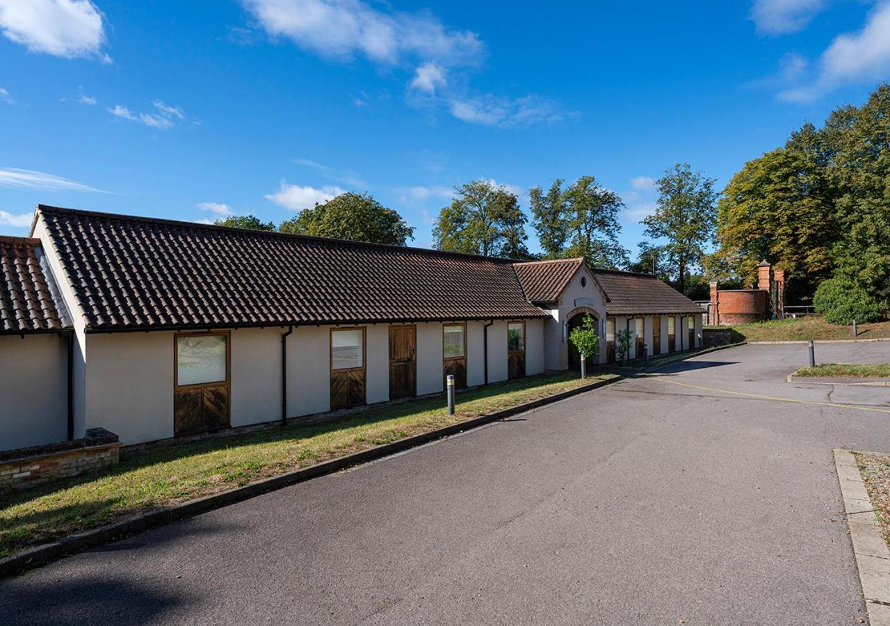The Ridings At Theobalds Park Goff's Oak Exterior photo